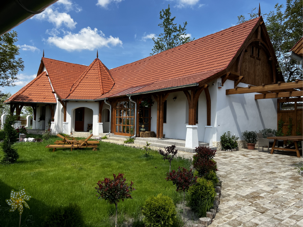 Lukács Árpád, Bach Gabriella, Labancz Gábor, Sápi József - Kúria-szerű családi ház, gazdasági épület, gépkocsi tároló együttes, Ráckeve