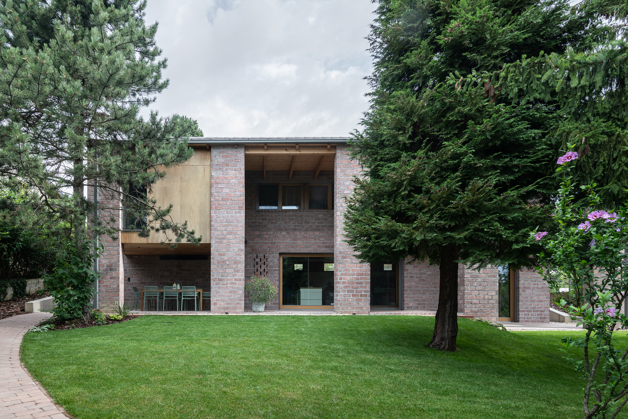 Földes László, Nusszer Diána - Családi ház, Nagykovácsi