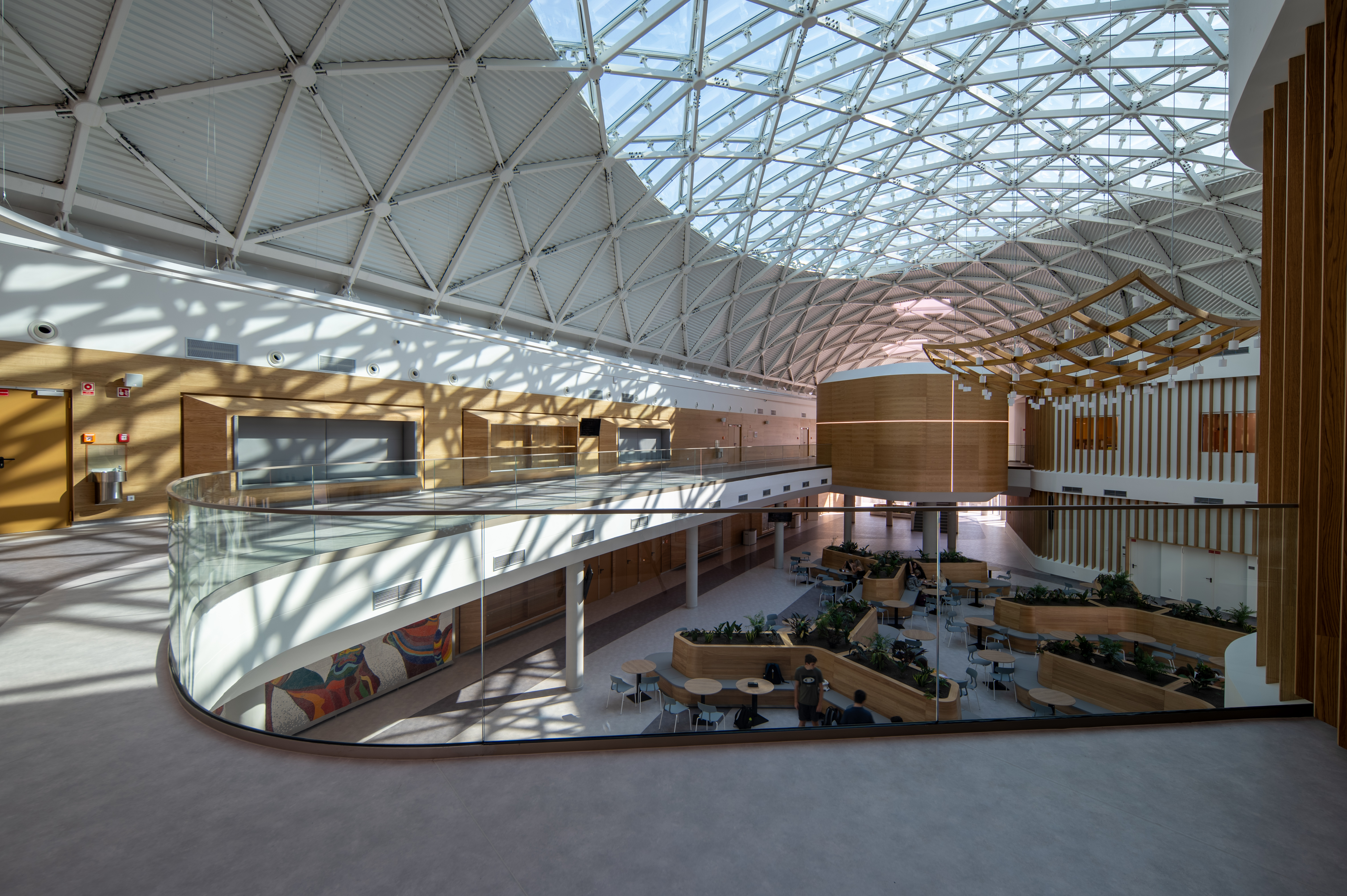 bim.GROUP Kft.: Szabó Ádám, RMG.atelier: Reznicsek Zoltán, Mizsei Anett, Gyulai Levente - Jedlik Ányos Gimnázium