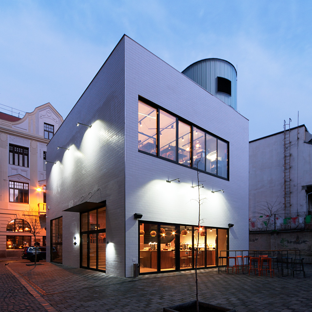 Dr. Alexa Zsolt, Rabb Donát, Turai Balázs, Molnár Tímea - Kocka bár, vendéglátóhely (posztumusz pályázat), Budapest