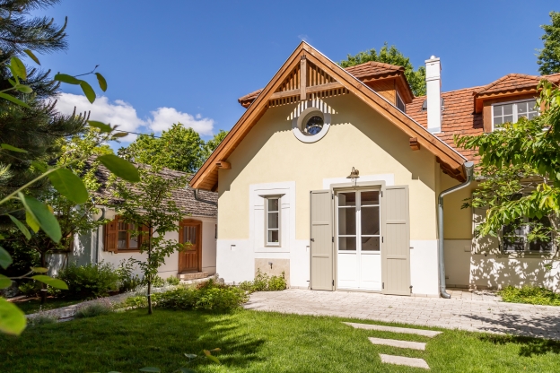 kisebbÉv Háza 2025 Közönségszavazás Családi ház kategória Tóth Péter DLA Mérő Máté Harmath Gyetvai Enikő Szilágyi Szabolcs Hetedhét Építész Kftjpg