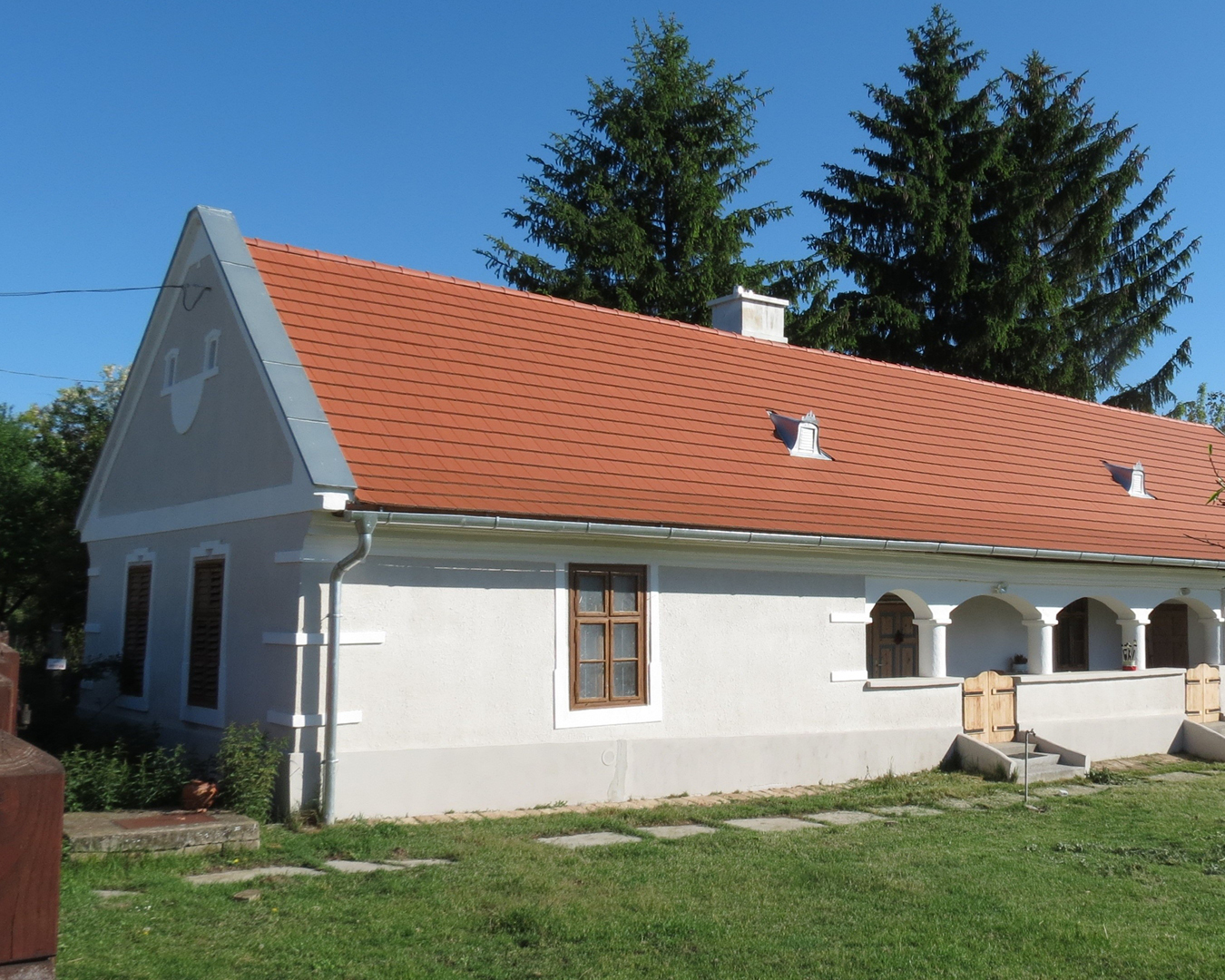 <strong>Ripszám János</strong> <br>Helyi védett lakóház felújítása